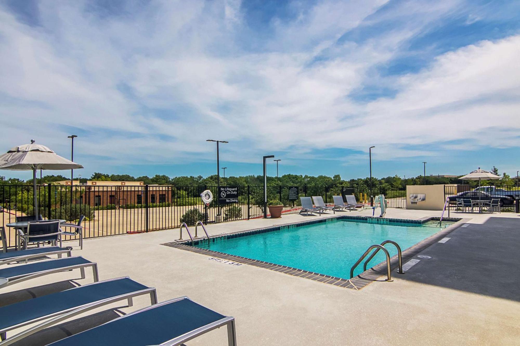 Hampton Inn & Suites-Dallas/Richardson Exterior photo